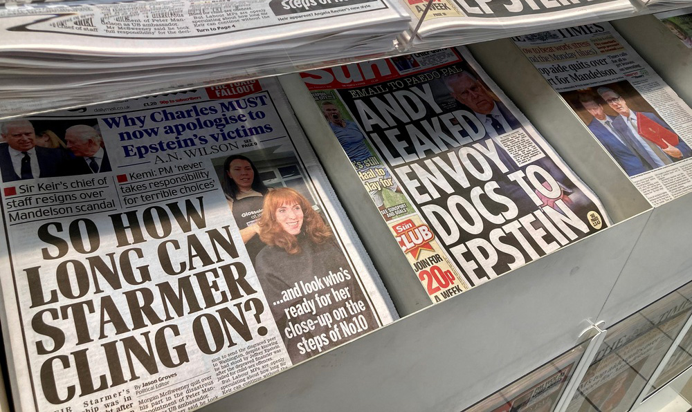 Sterling Gains Unravel as Political Pressure Mounts